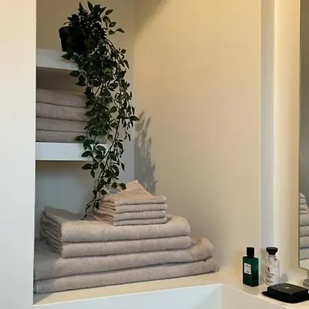 New, Trendy, Well Serviced App 1 Bedroom, Hart Of Ghent, Stunning View Apartamento *